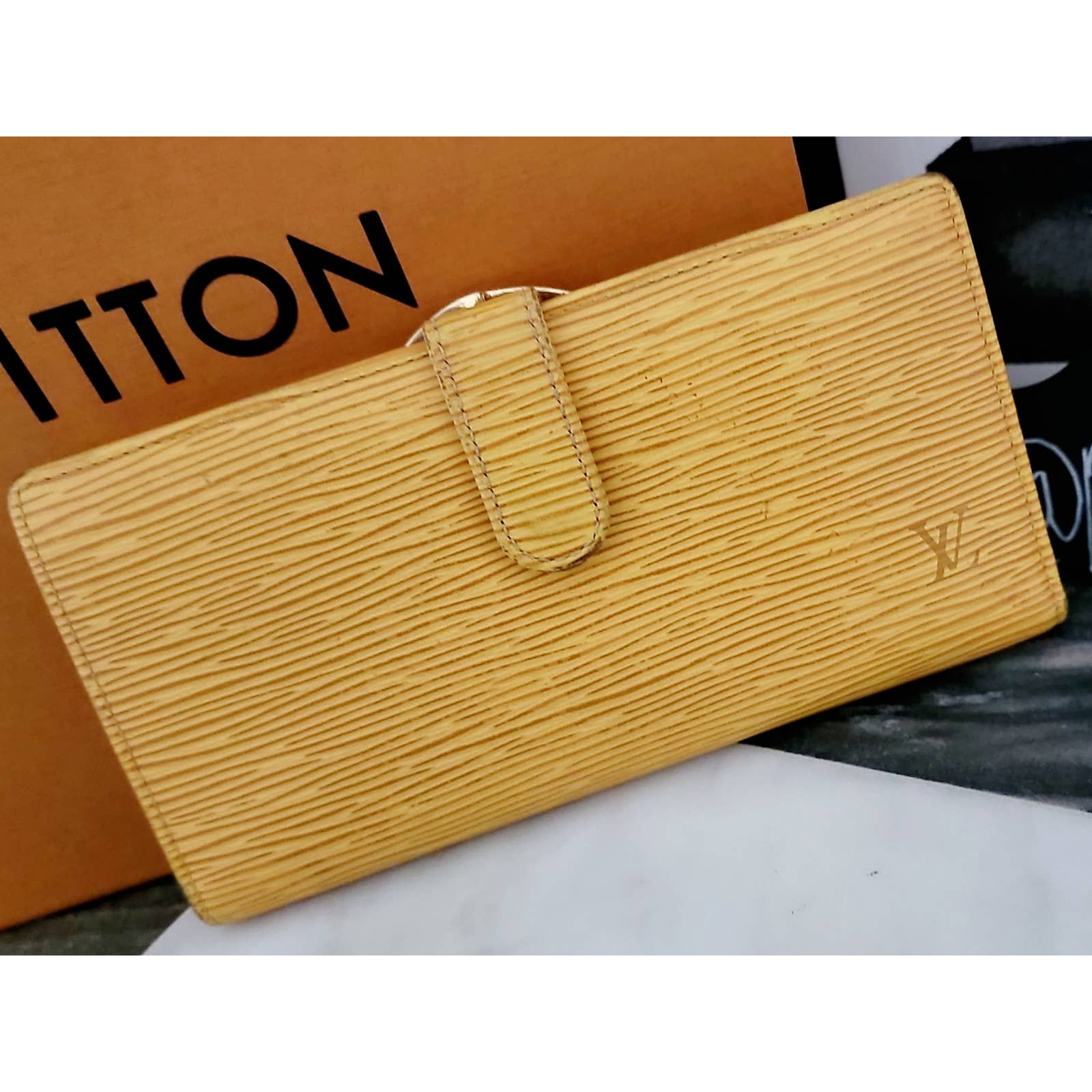 Louis Vuitton Epi Bifold Continental Wallet